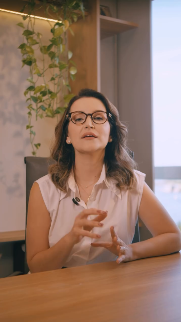 Dra. Ana Cláudia - Neurologista
